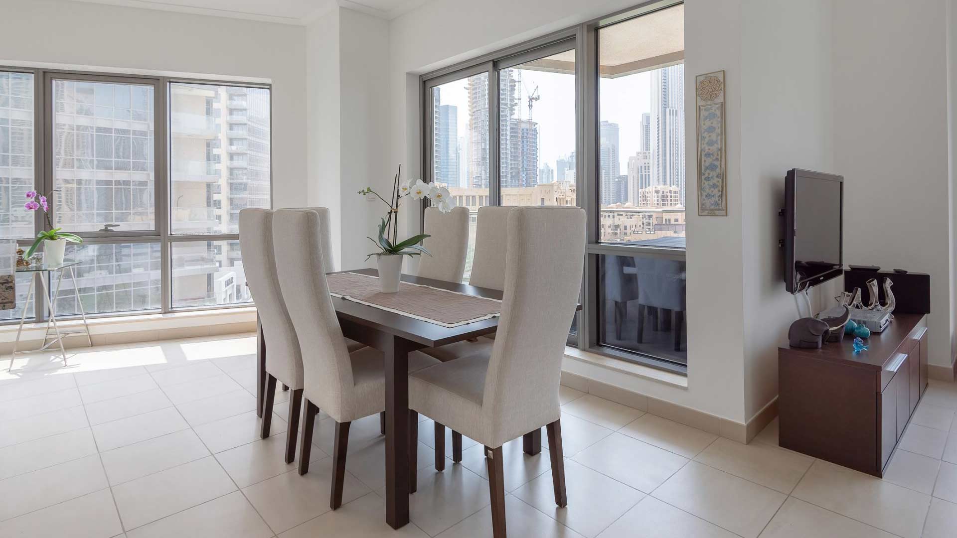 Apartment in Downtown Dubai, Dubai, UAE, 2 bedrooms, 145 sq.m. No. 27350 - 1