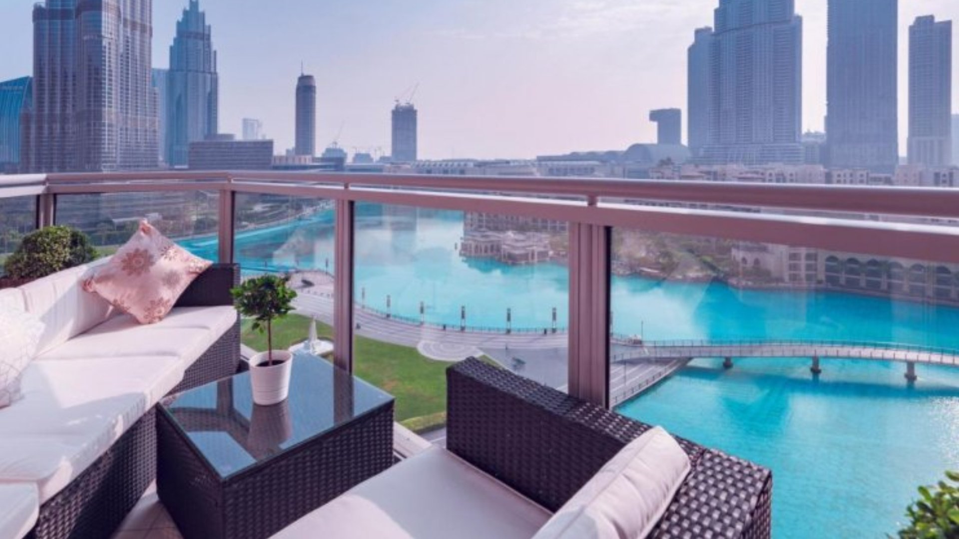 Apartment in Downtown Dubai, Dubai, UAE, 2 bedrooms, 164 sq.m. No. 27566 - 1
